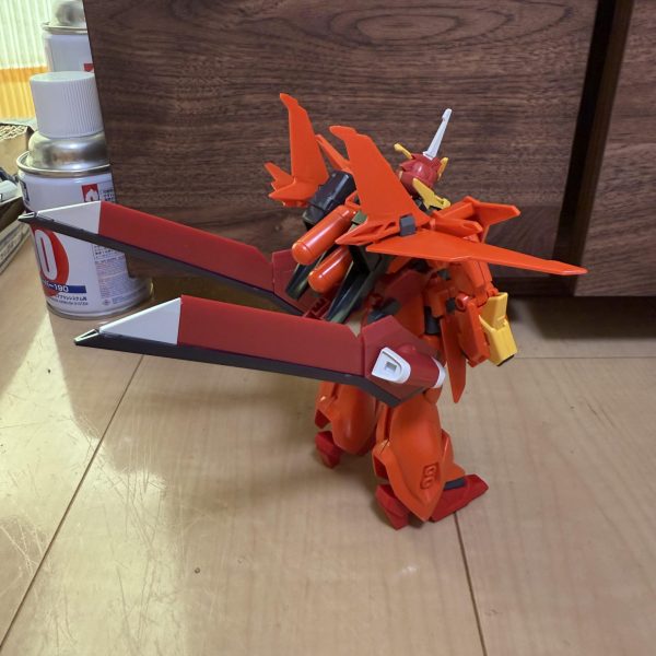 バウII（仮）開発計画②です！（1＆2枚目）ミキシング用にリバウを買いましたが結局足しか使わなそうです笑（3枚目）バウアタッカーは頭部以外はどノーマルです！ジャスティスの額センサーがジャストフィットしていて嬉しい誤算です笑（2＆4枚目）バウのサイドアーマー兼バウナッターの主翼はあまりにも小さいので、思い切ってイモータルジャスティスのバックパックをミキシングしてみました！バウナッターはもろ足って感じだったので、ミキシングで主翼を大きくしました！（5＆6枚目）機首に展開式のカバーを付けました！MS形態時は後側に収納します。既存のバックパックに干渉しません！少しは飛行機感が出ましたかね？笑元のキットのカラーが赤＆白系なんで火星ジオン感半端ないですね笑  （2枚目）