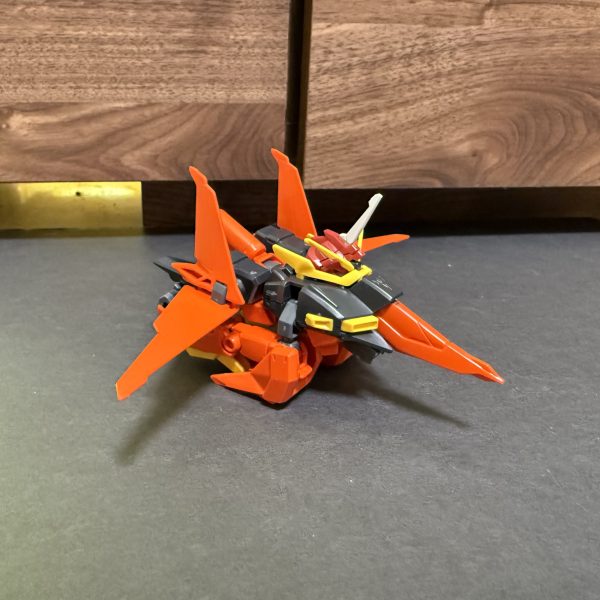 バウII（仮）開発計画②です！（1＆2枚目）ミキシング用にリバウを買いましたが結局足しか使わなそうです笑（3枚目）バウアタッカーは頭部以外はどノーマルです！ジャスティスの額センサーがジャストフィットしていて嬉しい誤算です笑（2＆4枚目）バウのサイドアーマー兼バウナッターの主翼はあまりにも小さいので、思い切ってイモータルジャスティスのバックパックをミキシングしてみました！バウナッターはもろ足って感じだったので、ミキシングで主翼を大きくしました！（5＆6枚目）機首に展開式のカバーを付けました！MS形態時は後側に収納します。既存のバックパックに干渉しません！少しは飛行機感が出ましたかね？笑元のキットのカラーが赤＆白系なんで火星ジオン感半端ないですね笑  （3枚目）