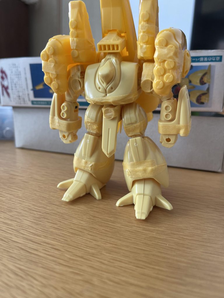 仮組状態です。どうしたものかと途方に暮れてしまいましたが、まずは頭部から手をつけていくことに。