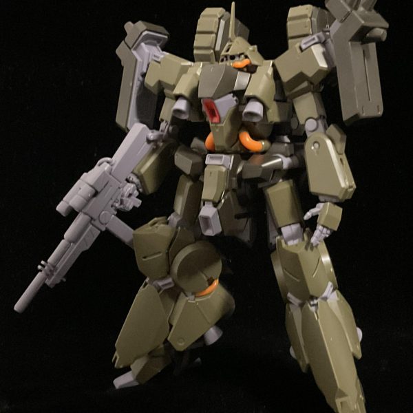 昨日着弾したHGリーベン・ヴォルフのパチ組み完了。パチ組みでもめちゃかっちょいい！！改修ポイントは裏打ちして頭頂部は削り込みたいですね。こいつのカラーリングは何色で塗装しようかな〜 （2枚目）