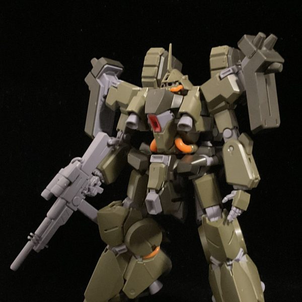 昨日着弾したHGリーベン・ヴォルフのパチ組み完了。パチ組みでもめちゃかっちょいい！！改修ポイントは裏打ちして頭頂部は削り込みたいですね。こいつのカラーリングは何色で塗装しようかな〜 （1枚目）