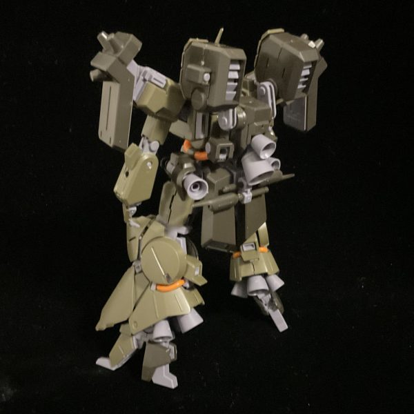昨日着弾したHGリーベン・ヴォルフのパチ組み完了。パチ組みでもめちゃかっちょいい！！改修ポイントは裏打ちして頭頂部は削り込みたいですね。こいつのカラーリングは何色で塗装しようかな〜 （3枚目）