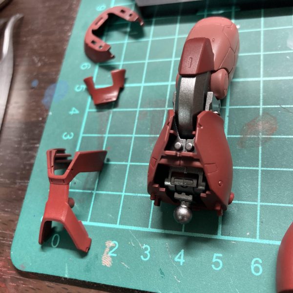 切ったり貼ったり穴開けたり…（3枚目）
