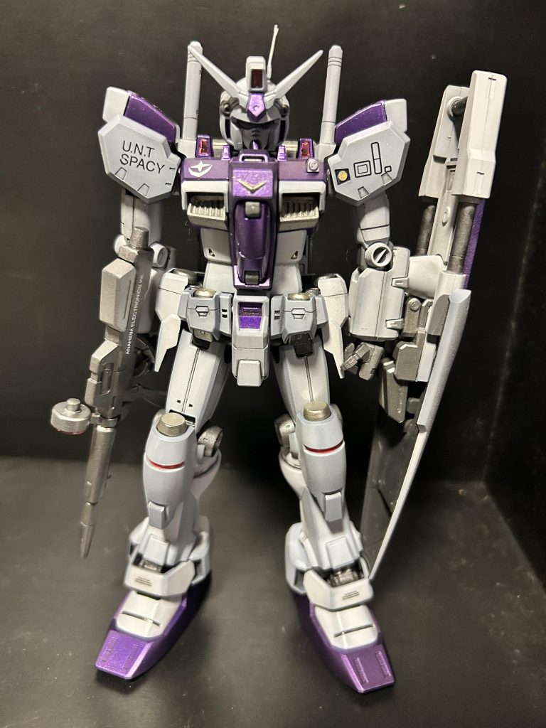 肩のパーツの組み替えと、胸のダクトが違うのはワザとです。