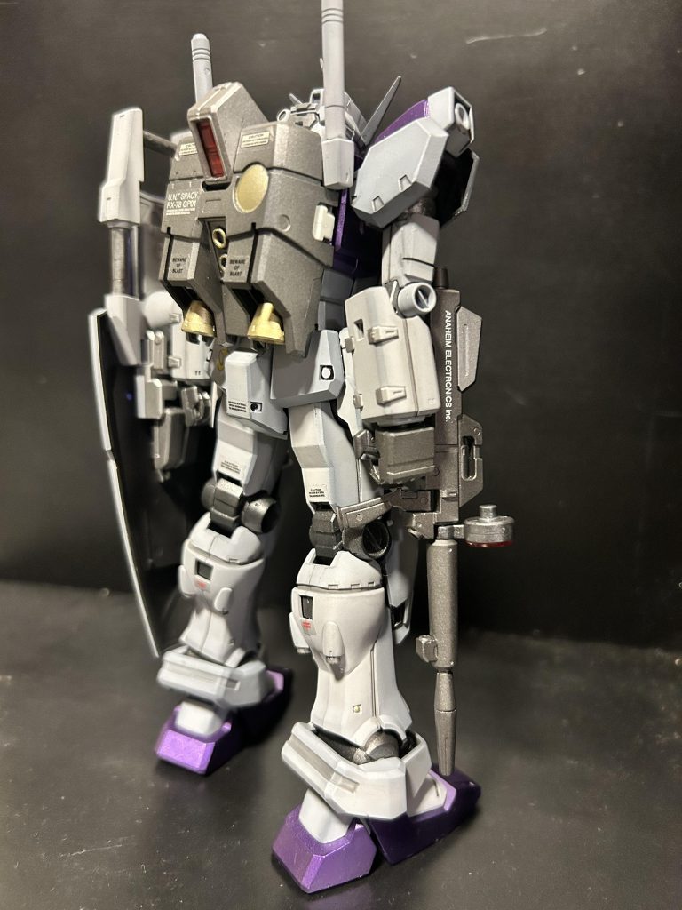 ちょい金色入れるとまたこれがいい味でとります。金✖️紫は相性がいいですねぇセンサー類は赤のクリアで吹きました。