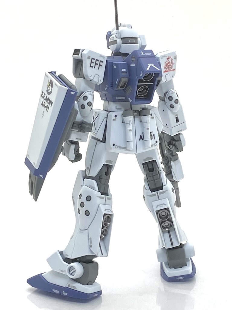 塗装箇所とカラーレシピ各部バーニア、100mmマシンガン・ロングレンジビームライフル先端、アンテナ→(ガイア)フレームメタリック(1)100mmマシンガン・ロングレンジビームライフル本体、各部凹凸モールド→(クレオス)ニュートラルグレーホバートラック本体→(クレオス)IDFグレー1ホバートラックダークグレー部→(クレオス)ジャーマングレーグラウホバートラックドーザー部→(クレオス)MSグレー連邦系