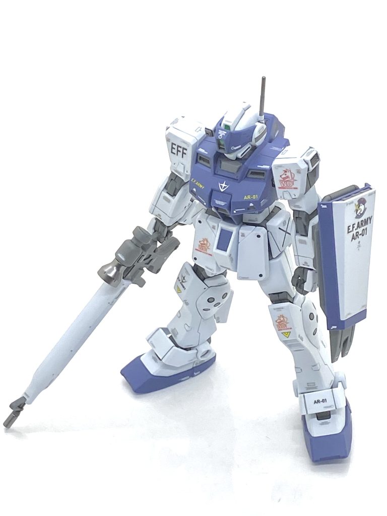 ランドセルや脚部のバーニア、アンテナ、ライフル先端以外の部分は(クレオス)Mr.カラーGXスーパースムースクリアーを吹き付けております。