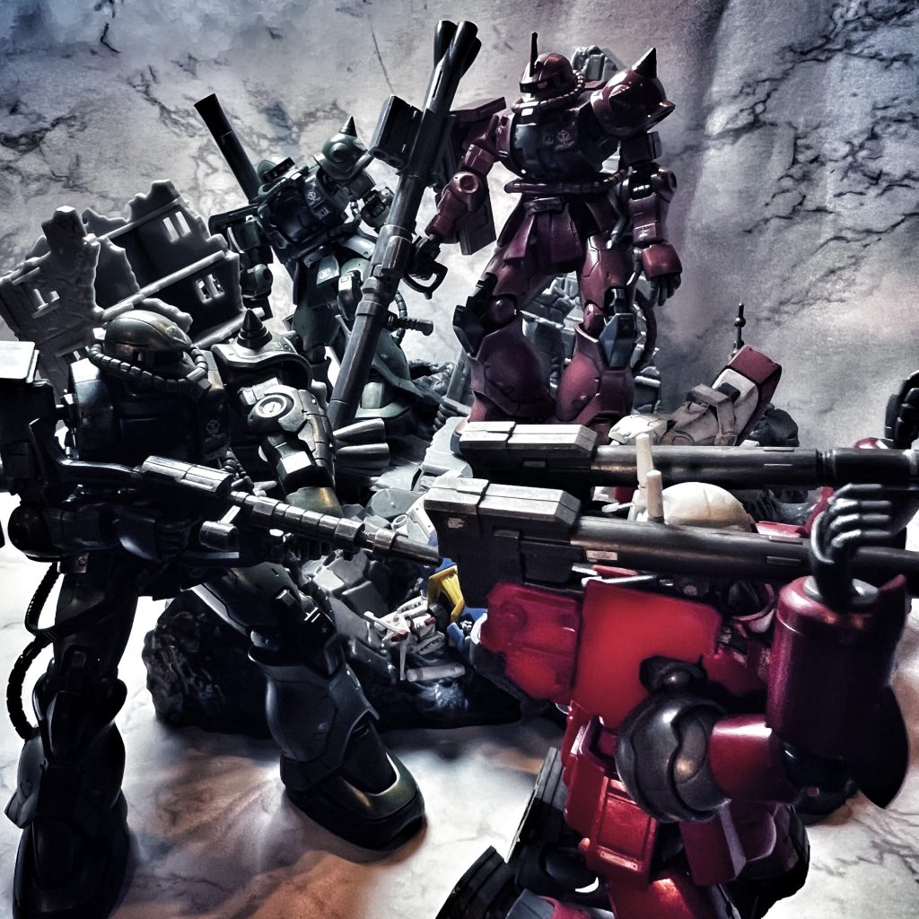 ジークアクスではガンキャノンが迎撃に出ましたが、ザク3機(内1機は赤い彗星)なら余裕