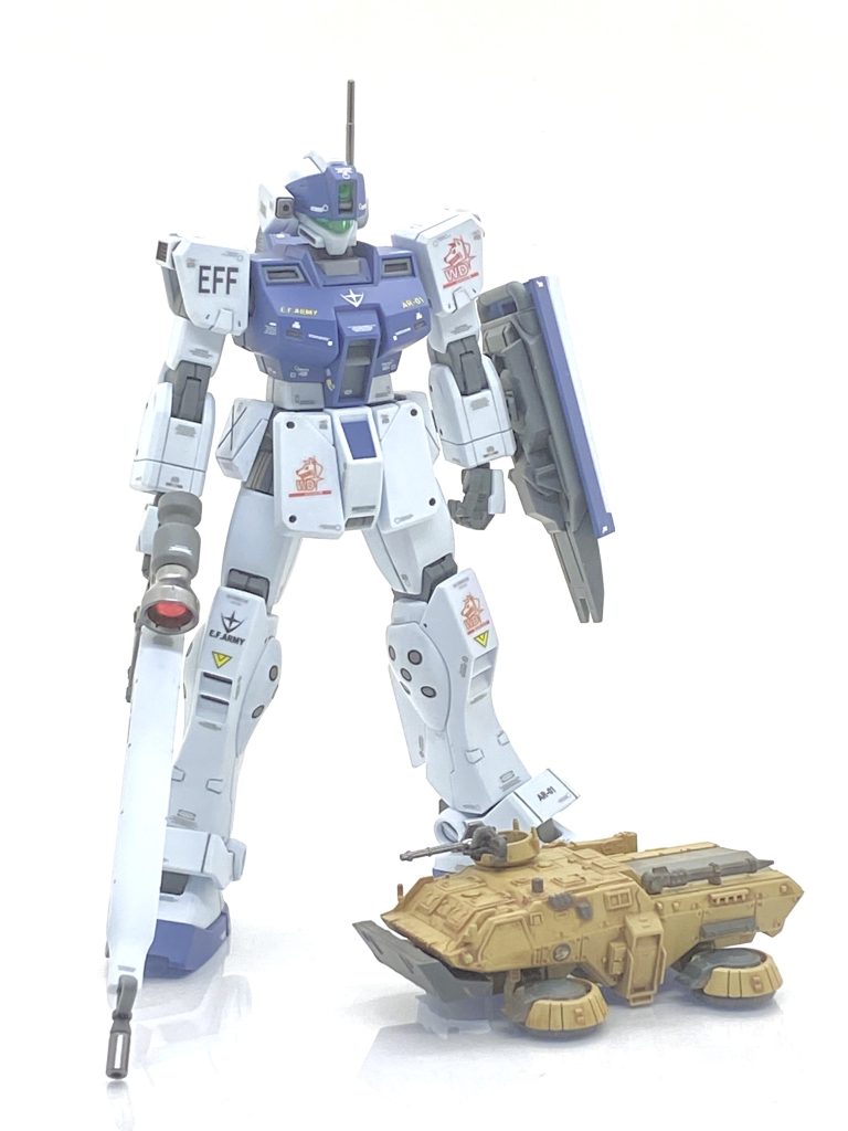 ジム・スナイパーⅡとオアシスを並べて。ホバートラックみたいなキットがありますと世界観が広がります。