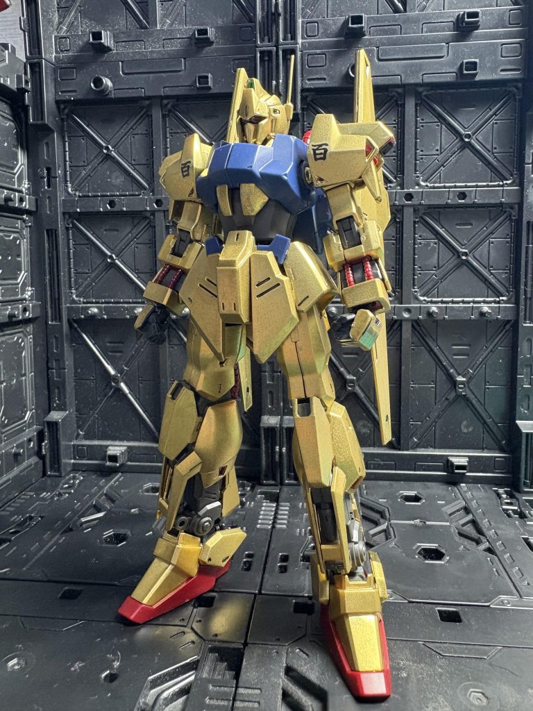 ゴールド色はダイソーの缶スプレーです。実物の色味は輝きを抑えた風合いが気に入っていますが、画像では上手く写っていないのが残念。