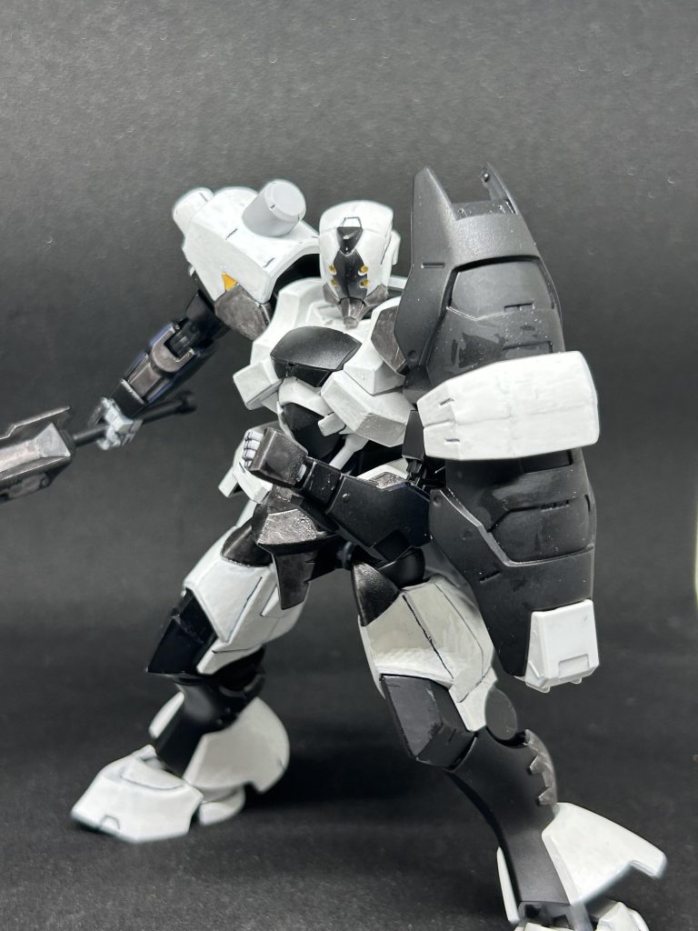 カラーリングはある作品のロボを参考にしましたが、なんか色々ミスが目立つ気がします。