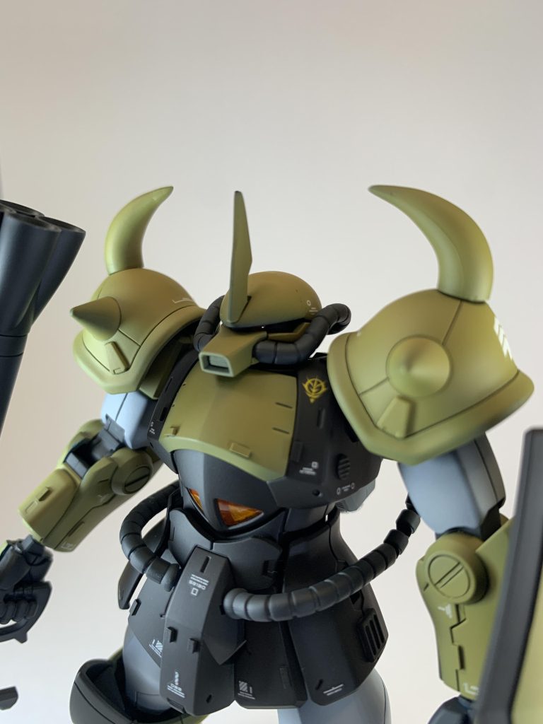 目つきが悪すぎてモノアイが見えません