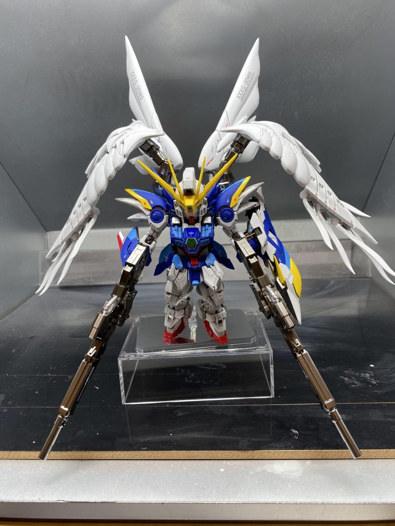 写真では分かりませんが、羽の小羽部分はアルカナホワイトにて偏光パールをかけてます。