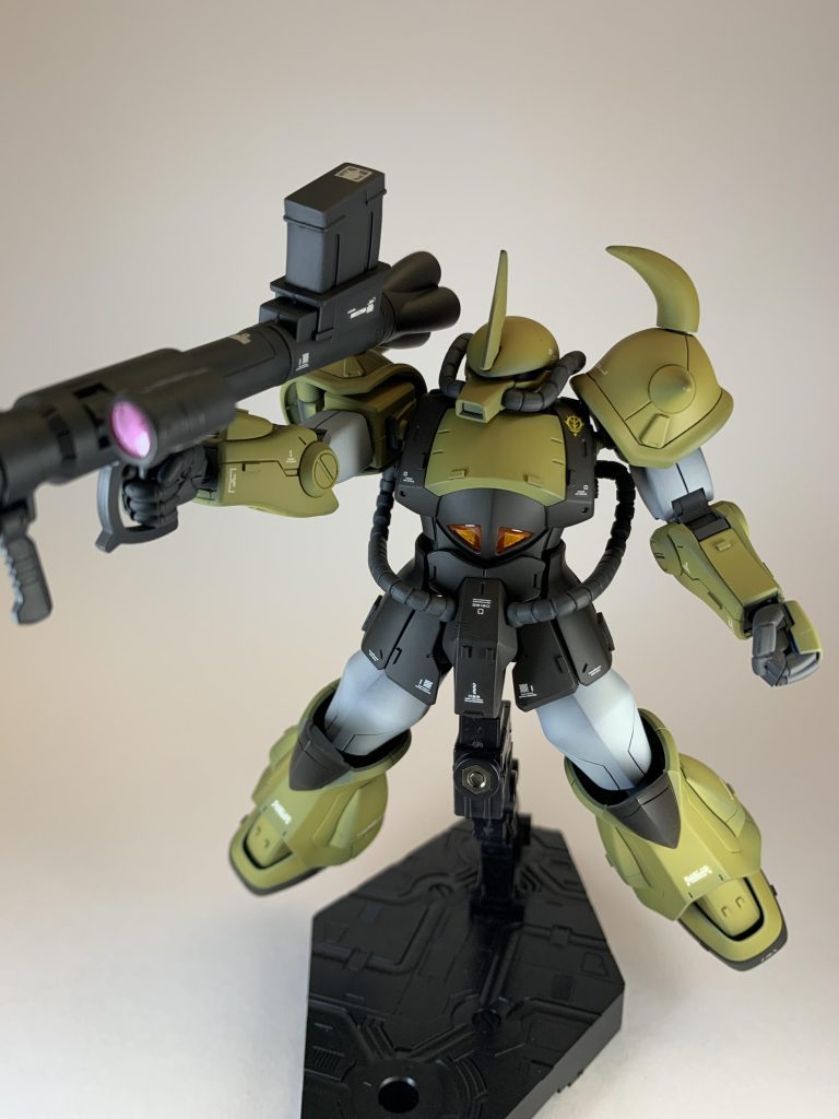 バズーカを構え