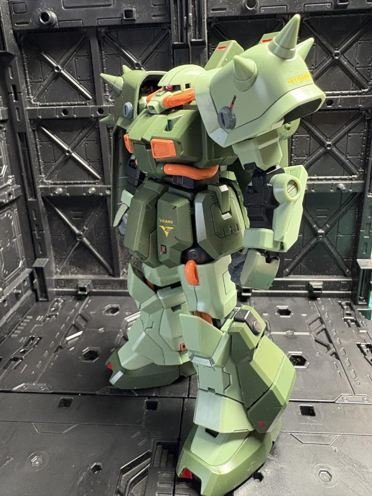 なんだかつや消し塗装しなくても格好いいな！と思ったので、そのままです。