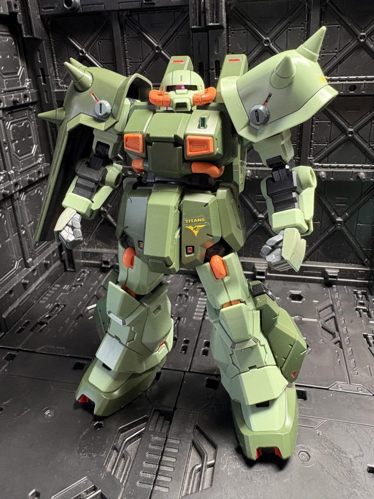 今回、要所要所にレッドポイントのように赤を入れてみました。まぁまぁかな。