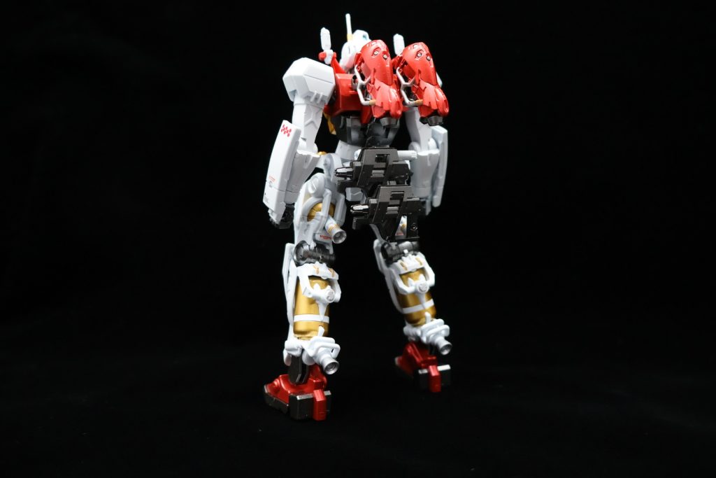 裏面かっこよすぎんか！？足の裏側がかなり細かいディティールが入っておりもはやRGのようです。