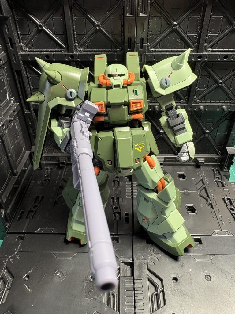 武装がビームランチャーだけなのね。