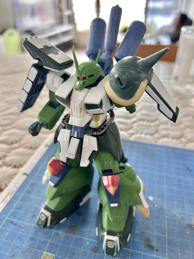 当初はスーパーモデル並に細いウエストと胸周りくらいの改修のつもりでしたが、皆さんの作例見ているうちにここもあそこも、と色々いじる事になりました。