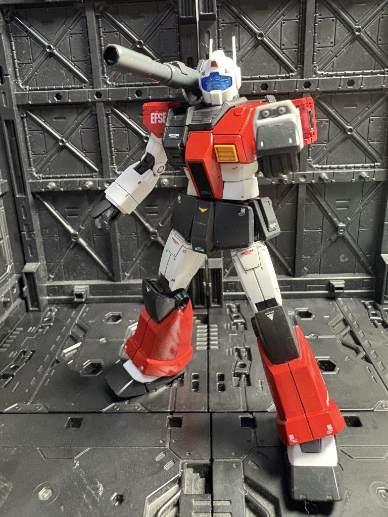 オリジンガンダムからもぎ取ったので、腕にはガトリング装備！