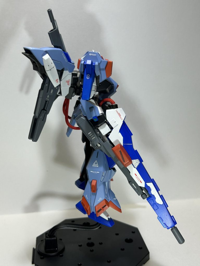 側面から。ライフルの一部にはMSGのパーツも使用しました。改造工程はミキシング、一部筋の掘り直し、全塗装、部分塗装、デカール貼り、艶消しトップコートで完成です。