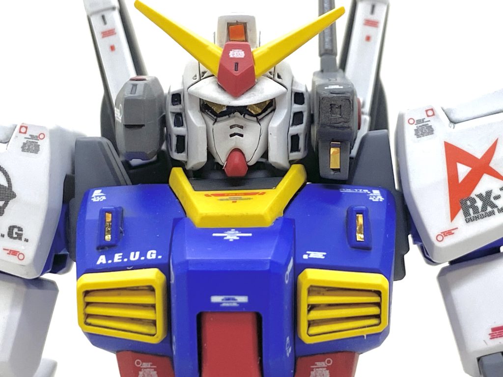 デカールはガンダムMk-IIはRGガンダムMk-II用、HGユニコーンガンダム用、機動戦士Zガンダム/機動戦士ガンダムZZ汎用1をメインになるべく前に作った物と同じような感じで貼っています。フライングアーマーは以前頼んでおいたRG用に出ましたGディフェンサー&フライングアーマー用のマーキングシールをメインにRG用のラインデカールがかなり余っていたから、ここぞとばかりに相当数貼りました(笑)。