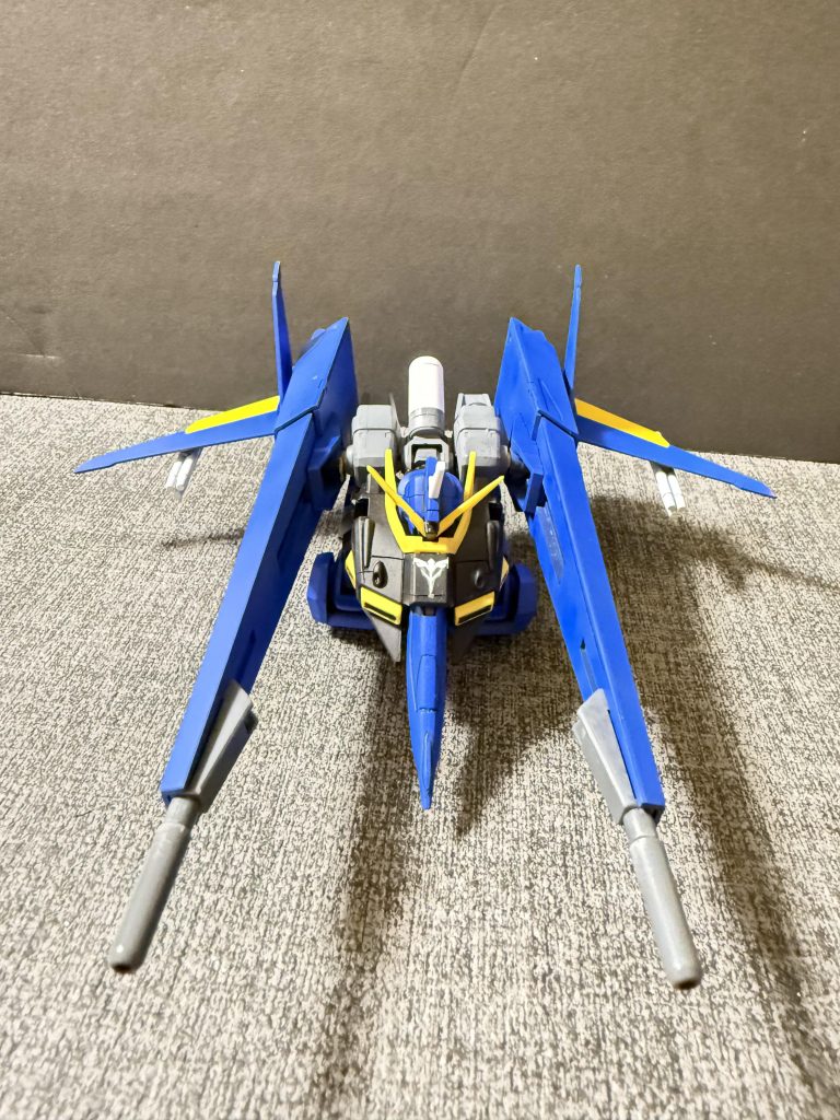 B IIスティンガーバウアタッカーの発展型、ティターンズ由来の技術が採用されている。ギャプランの発展機としての要素もあり、火力、運動性が向上している。