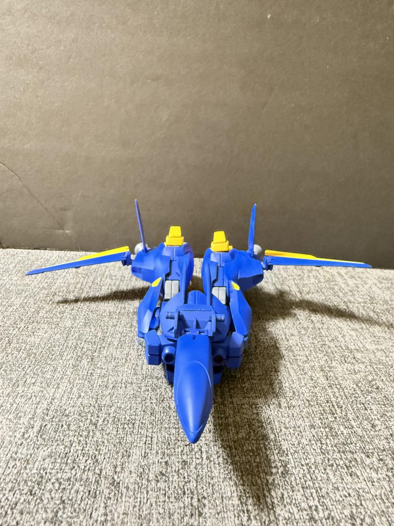 B IIスピリットバウナッターの発展型、本機は人工AIアリスの発展型であるレッドクィーンを搭載。パイロットがいなくても無人自立飛行を行うことが出来る。