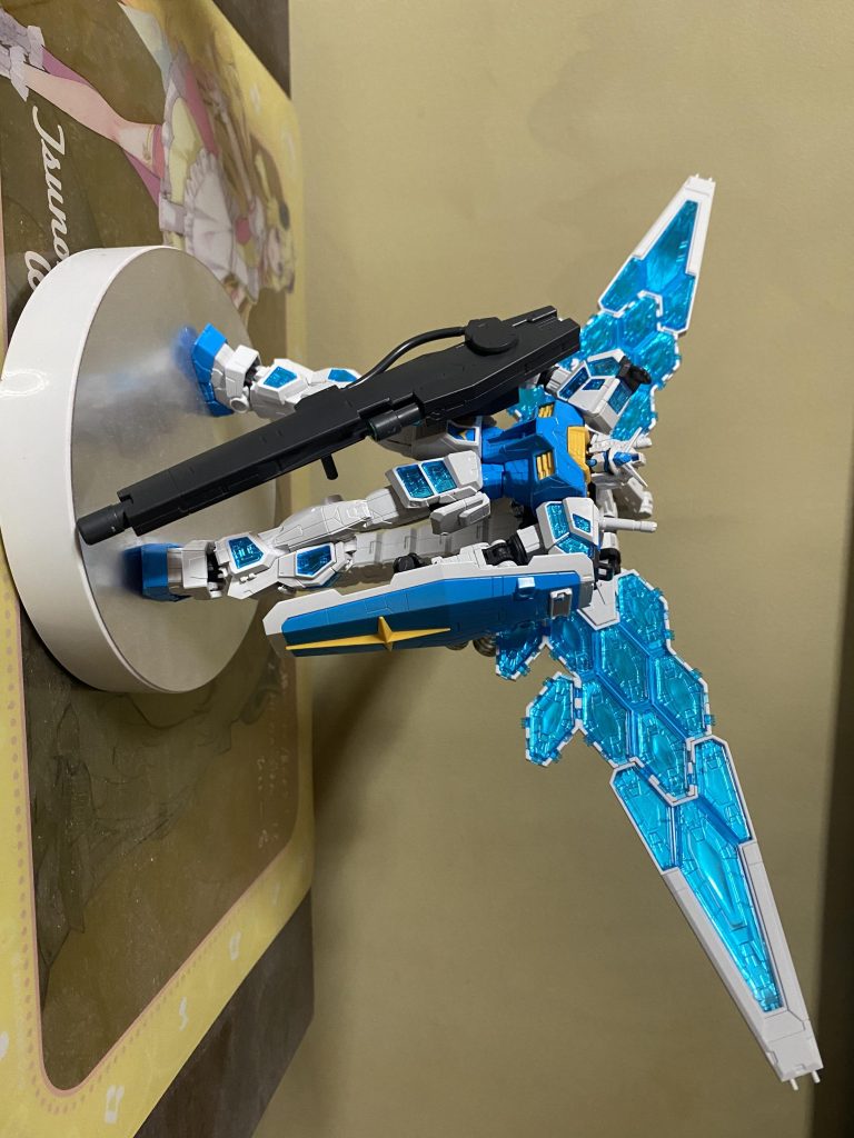 グラスフェザー装備状態での前からの姿です。