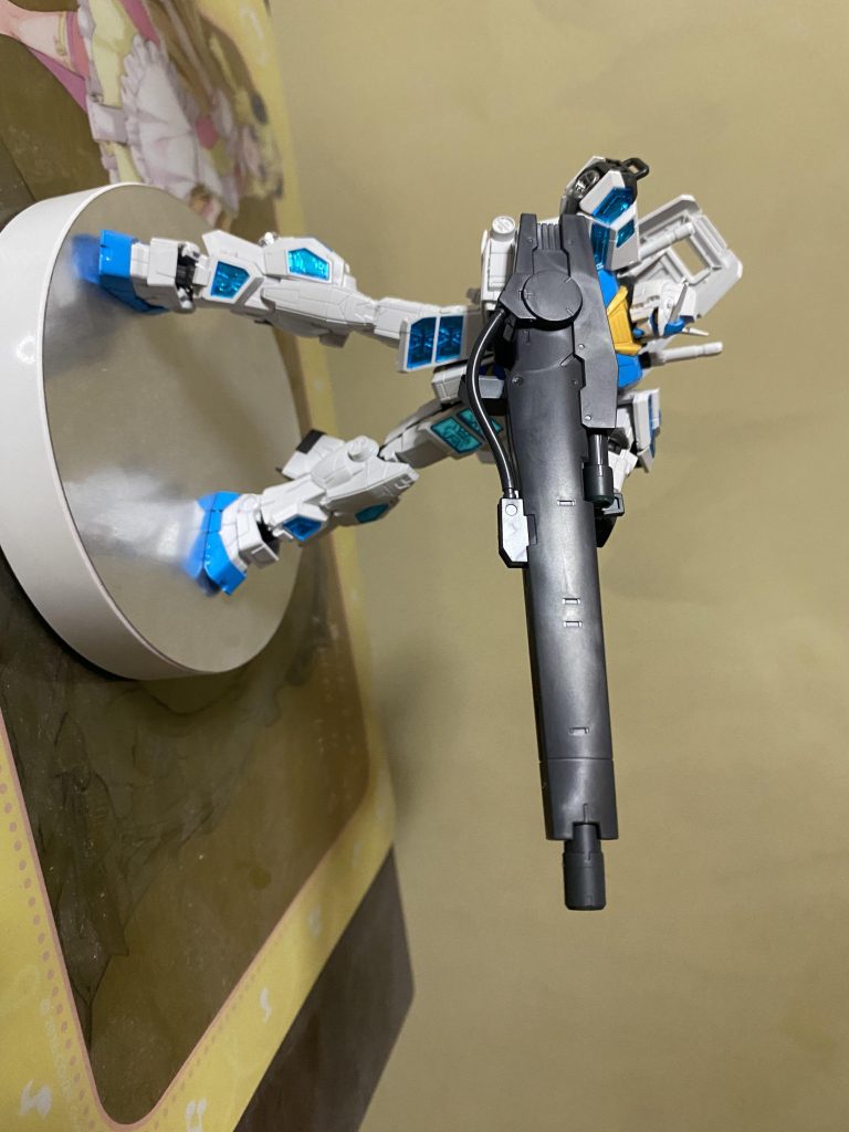 軽くアクションポーズを取らせて見ました。