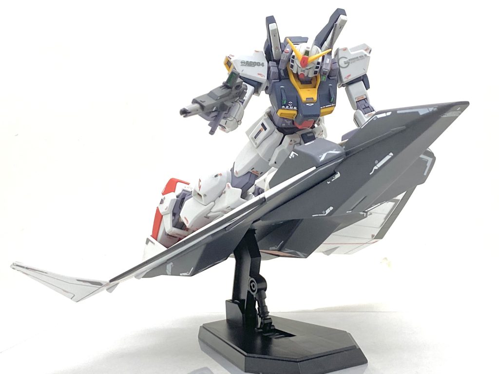 「もっと離れていれば撃たれなかったのに」カミーユ機とフライングアーマーを組わせても絵になります。
