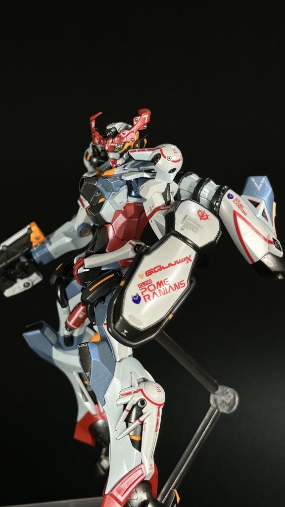 青（シャロウオーシャンブルー+スターブライトシルバー）を塗った後にクリスタルカラーのサファイアブルーを重ね塗って反射に青いアクセント付けてみた（お気に入り）オレンジはMSイエローに蛍光ピンクフレームは黒鉄色や焼鉄色ノズル部分はガンダムマーカーのヘビーガンメタリック