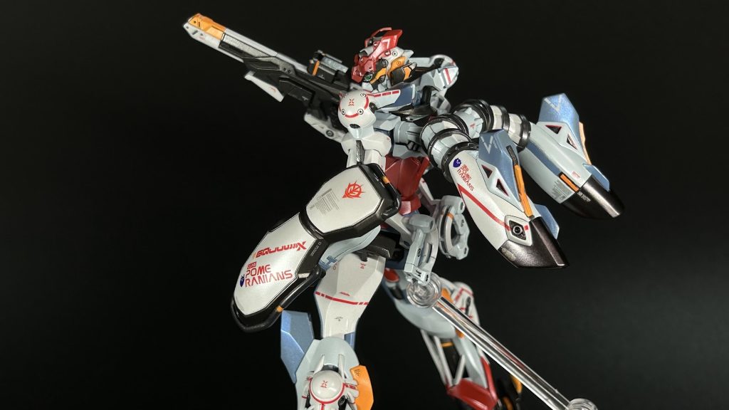 背中のバーニア部分は板感強かったフィンを削ってスラスターモールドとディテール追加