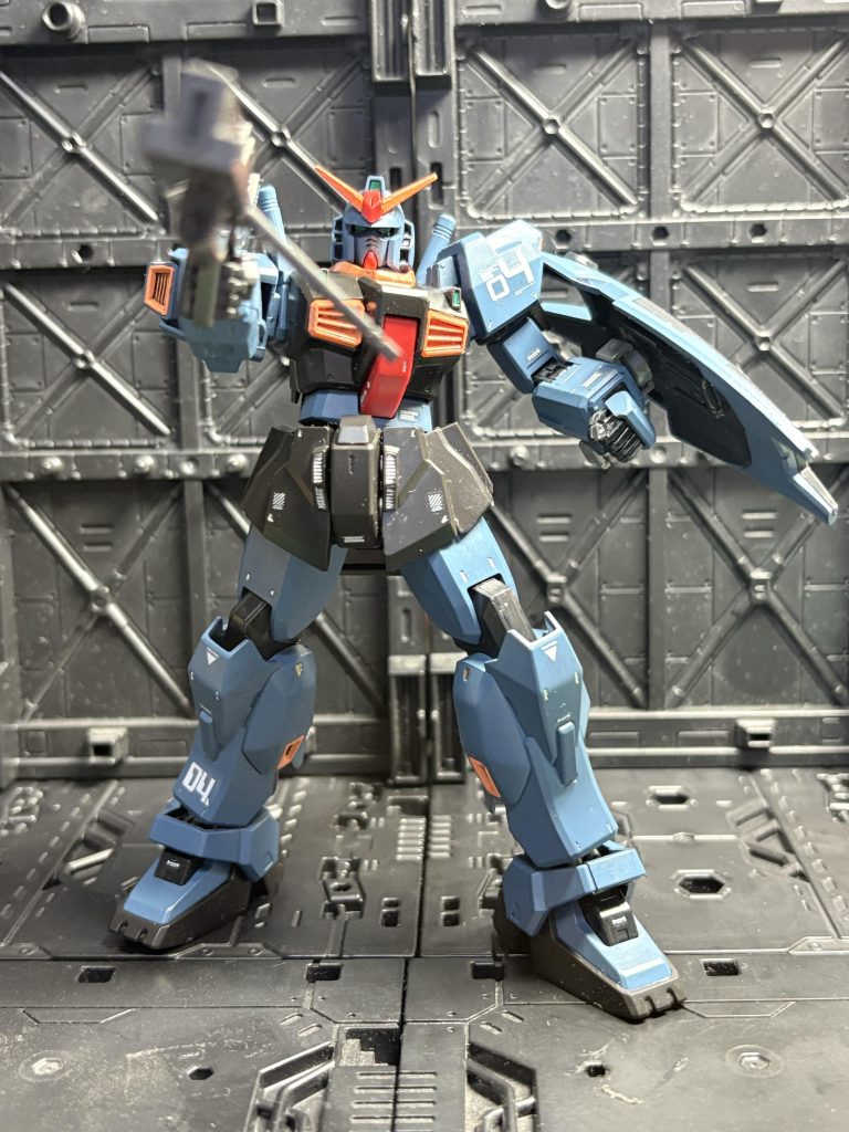 4号機はレールガンの試験機として運用。レールガンはドラグナーＤ１のものを拝借しましたが、相変わらずカッコいいポーズはとれないんです。