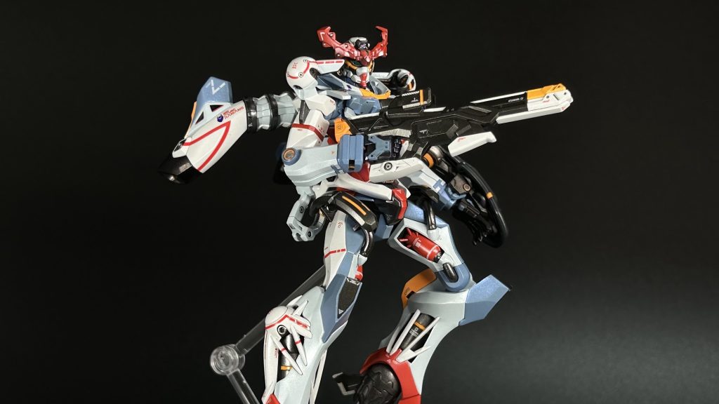 付属のシールが嫌だったんで中華デカールも使用。。なんか配置のバランス悪いなぁ、、最後に半光沢の水性トップコートでつや感統一