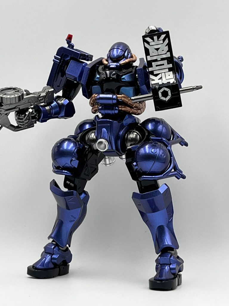 全体像はこんな感じちなみに例のごとく合わせ目は消していません。ジークアクスのキットは現状合わせ目の処理がクソだるいんで塗装勢にはイマイチ優しくないですねまあ造形及び保持力等は中々良いので余裕で良キット判定できるとは思いますけどね