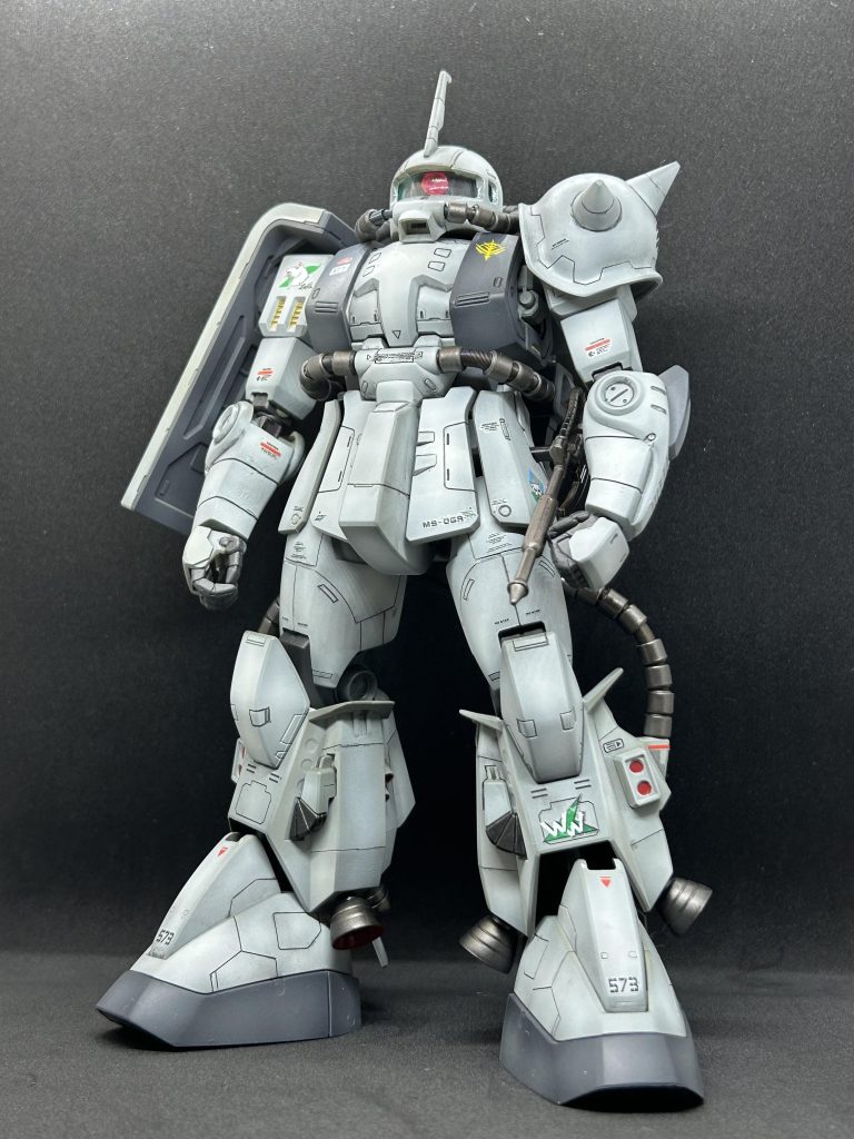 デカールはプロモデラーさんの作例を見て仕上げました。肩アーマーのホワイトウルフのデカールを貼るのを失敗😱💦曲面は難しいです〜。いろいろありましたが無事に完成出来て嬉しいです☺️グラデーション塗装また練習したいです👍✨