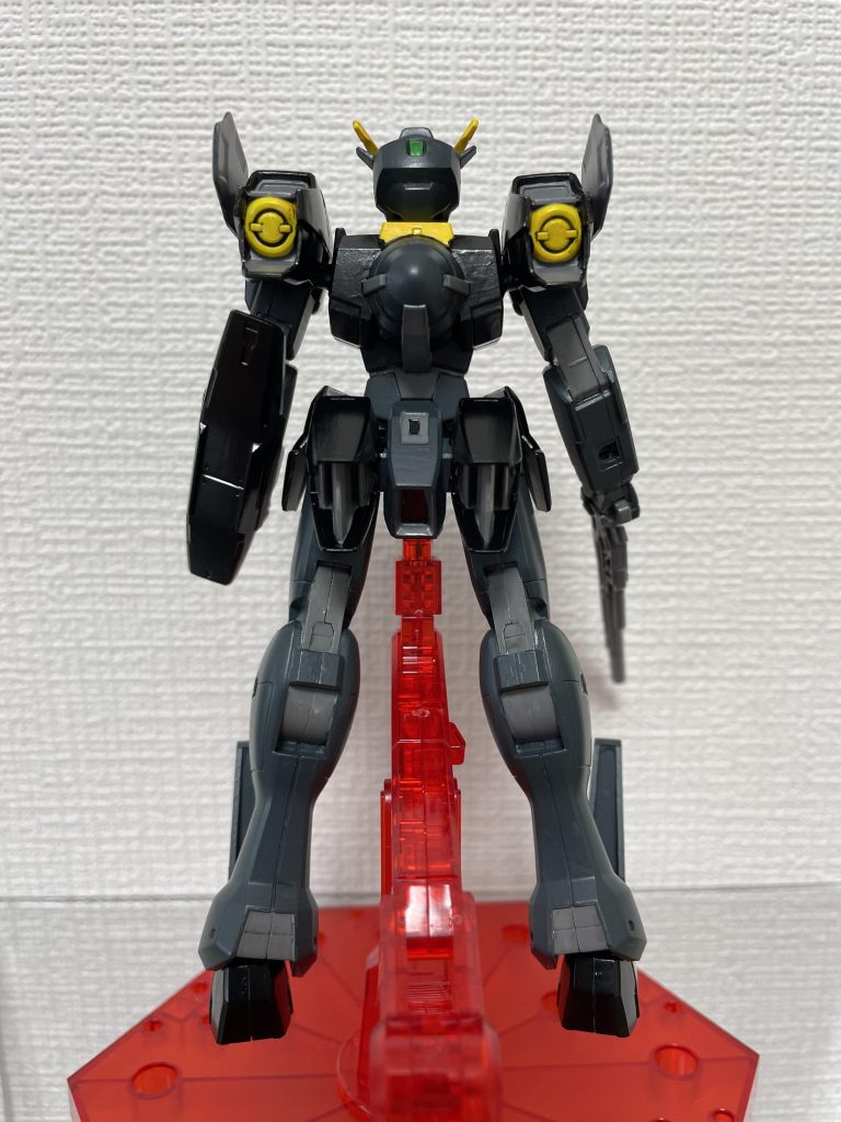 ガンダムラジエルブラックに塗装する為に、漫画を全巻読み、設定を確認しながら塗装。
