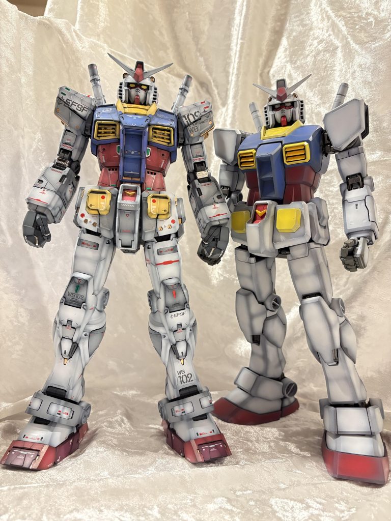 初期PGと並べてみました。懐かしい！PGもだいぶ進化してるんですね〜。思えばこのPGをリペイントしてガンプラ熱再燃したんだったなぁ〜…。