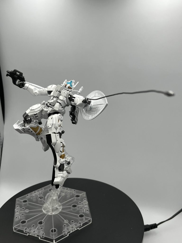 後スティグマも持たせてみたんですがワイヤー部分が長くてイマイチ画角に収まりませんでした。肉眼で見るとかっこいいんだけどね……