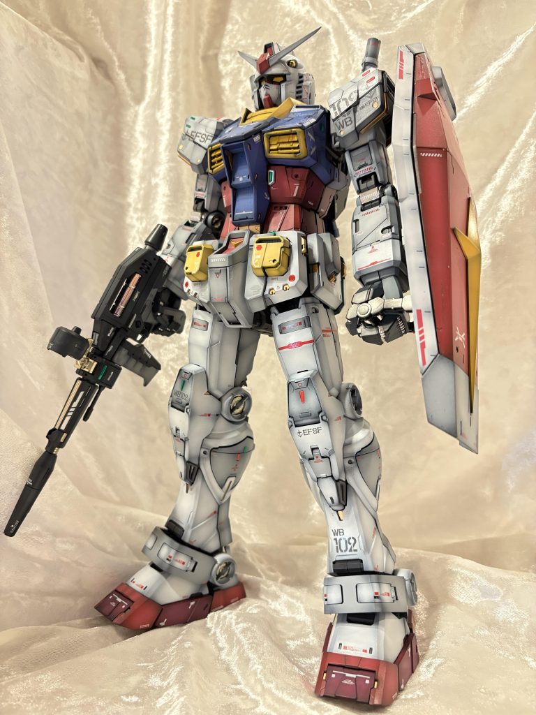 メタリックシールが入ってるんですがコレがまた綺麗でグリーンとレッドのポイント、最初は塗装したのですがメタリックシールを貼っちゃいました。