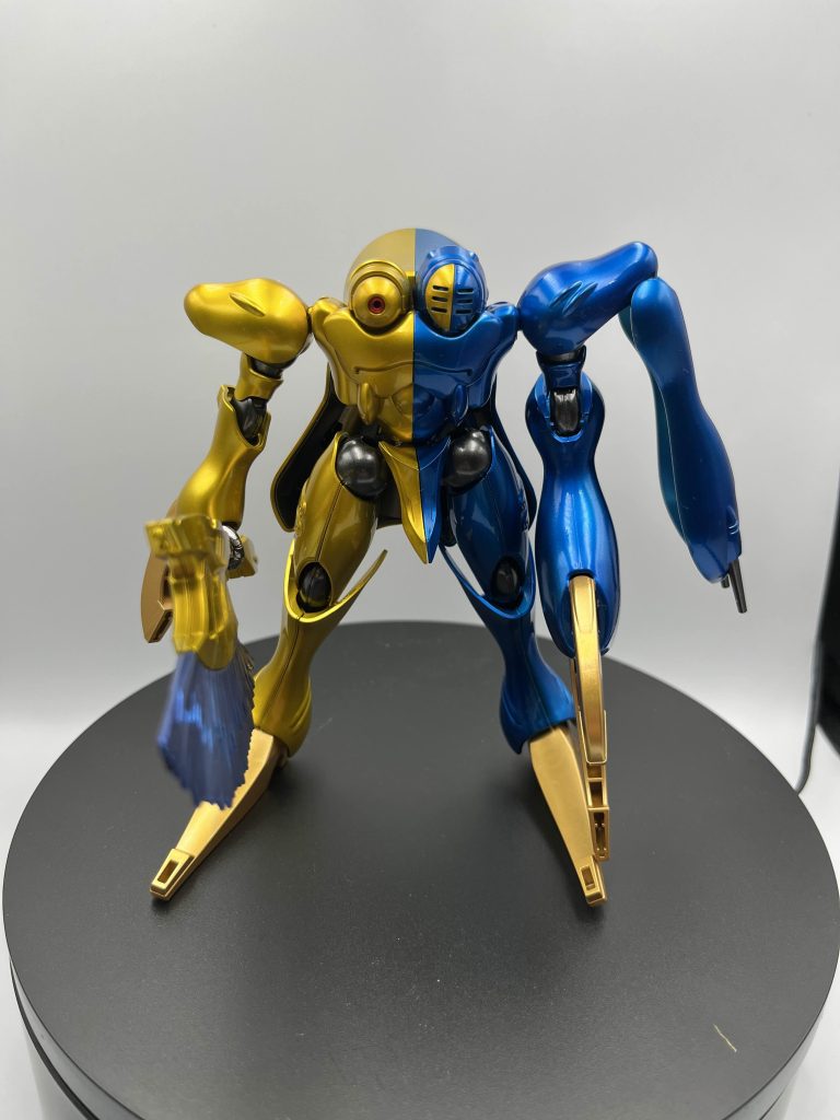 うん、なんていうかこいつがガンダムのモビルスーツかつ宇宙世紀の機体ってのがほんと信じられない外見してますね右側の仮面とかもうエヴァのゼーレにしか見えないっすよ