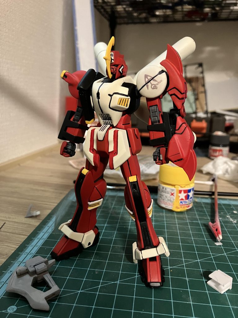 本体塗装直後になります。塗装してしまうと、汚くてもそれっぽく見えてきて、テンションがあがりました。