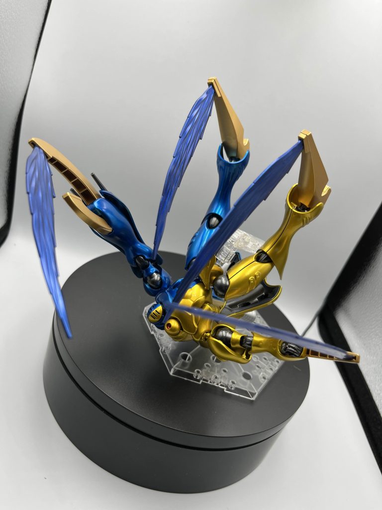 後エフェクトパーツを付けてみたんですが、足の部分がイマイチいい角度にならず完全な腕形態ではエフェクトパーツをうまくつけられない模様