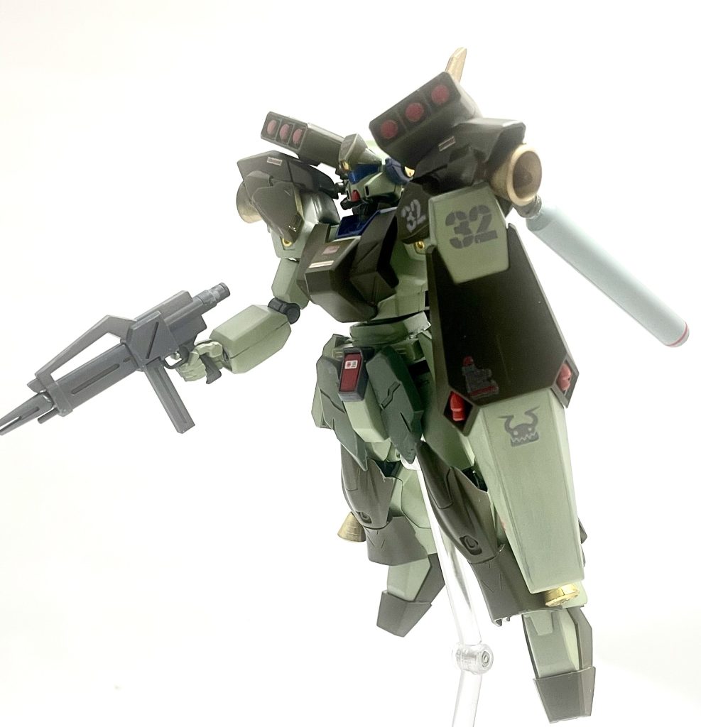 実はスターク・ジェガンも箱積みをしてまして、いつか作ろうと思いながらなかなか手が出せずにいます。その前にクシャトリアも作りたいし。なんか、最近hgクシャトリアを店頭でよく見かけるようになりましたね。一時期に比べてガンプラ市場もだいぶ落ち着いてきたようで何よりです。