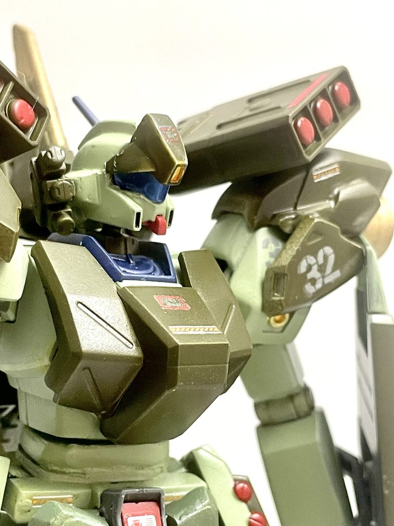 あ、そうそう、わかり難いかも知れませんが頭部バルカン？も一応つけられます。実はフルアーマーだと肩が上がらないのです。だからあまりド派手なポージングは出来ません。