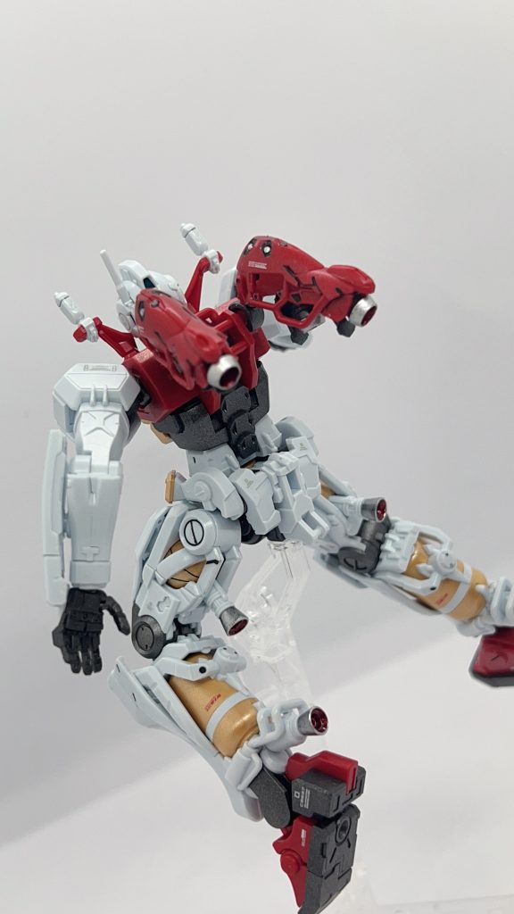 足の球体とタンクが内蔵されている造りが良いです。