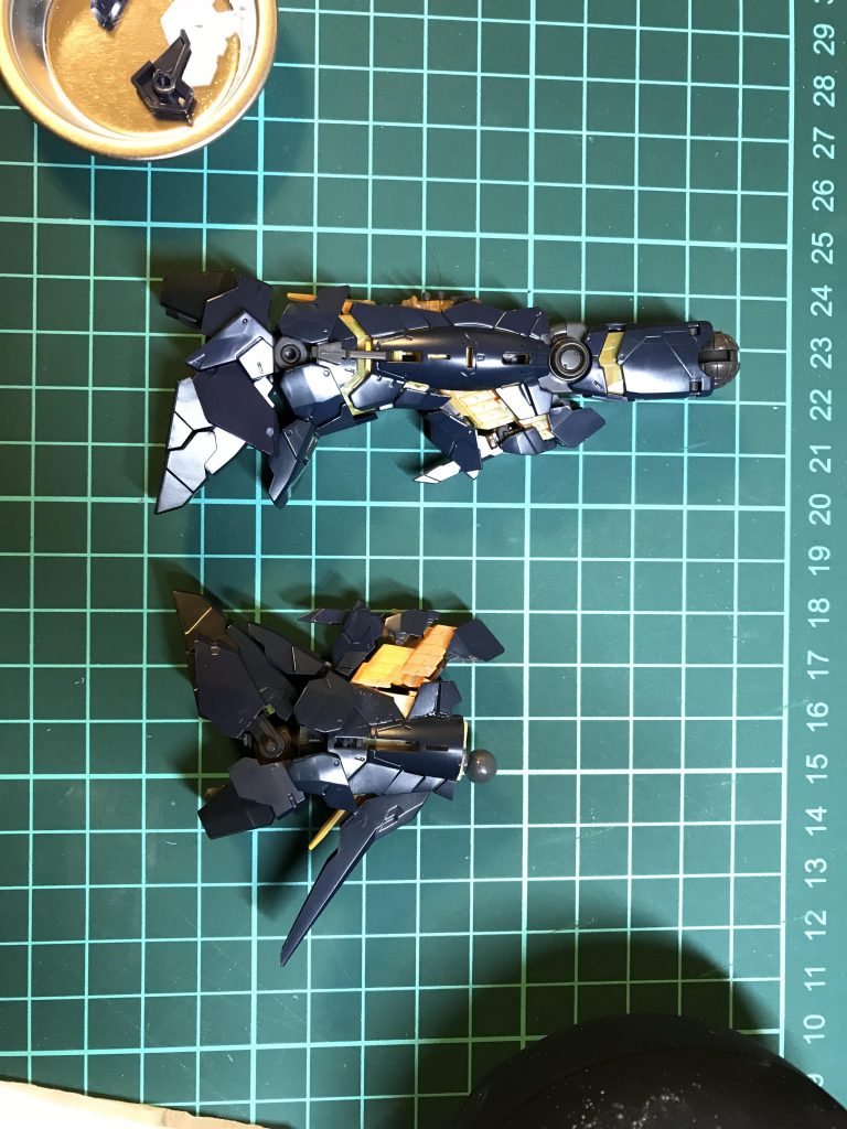 やはり、1番の苦労は足です。長過ぎず短過ぎず、マッシブな足を目指して作成致しました。