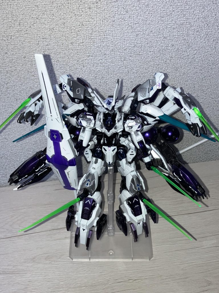 おまけ、背部につけたブースター(槍)を装備するトンチキギミック