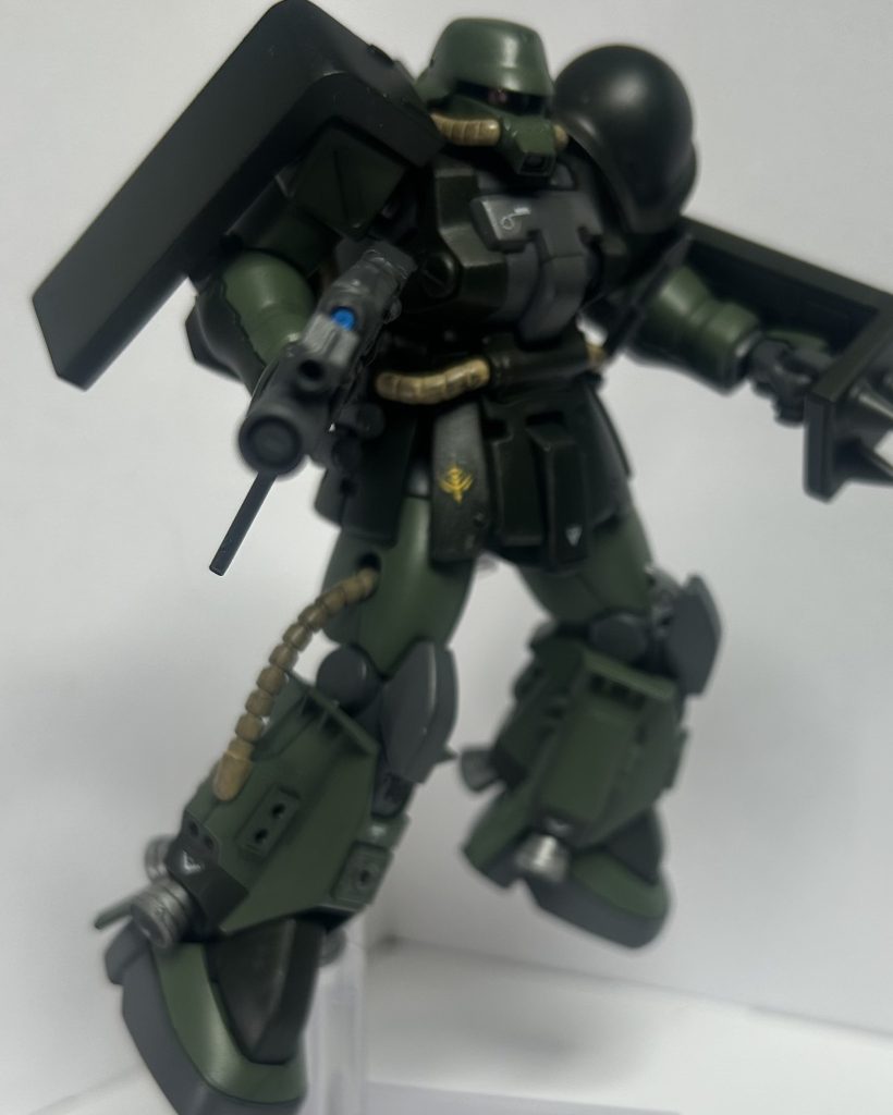 フレーバーストーリー的には以前作ったリック・ドムの時の続き。読んでいる人(読まれる事前提に書いてないのに……)は多分気付いていると思うけど、ストレイドッグ隊のメンバーの名前は野良イヌ隊なだけにイヌが元ネタです。ケイン→犬(ケン)、シバムラ→柴犬、ドグ→dog、アキタ→秋田犬……まぁまだ出してないけど他の人も犬が元ネタで考えてます。にしても高機動型ザクの足……知ってたけど曲がらないなぁ……知ってたけど!腕も目立たないけどあまり……まぁ許容範囲だけど。まぁ、見てくれが良いから許容せざるを得ないと思ってますが。